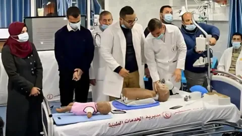 Initial Cohort of Scholars Evacuated from Gaza to Pursue Education in the United Kingdom