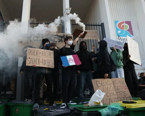 New French Prime Minister Under Mounting Scrutiny as Nationwide Strikes Disrupt Schools and Transportation