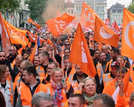 France-Wide Walkout Movement Sees Hundreds of Thousands Taking to the Streets In France